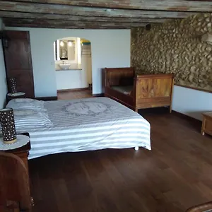 A La Ferme Au Milieu Des Lavandes Maison d'hôtes Valensole